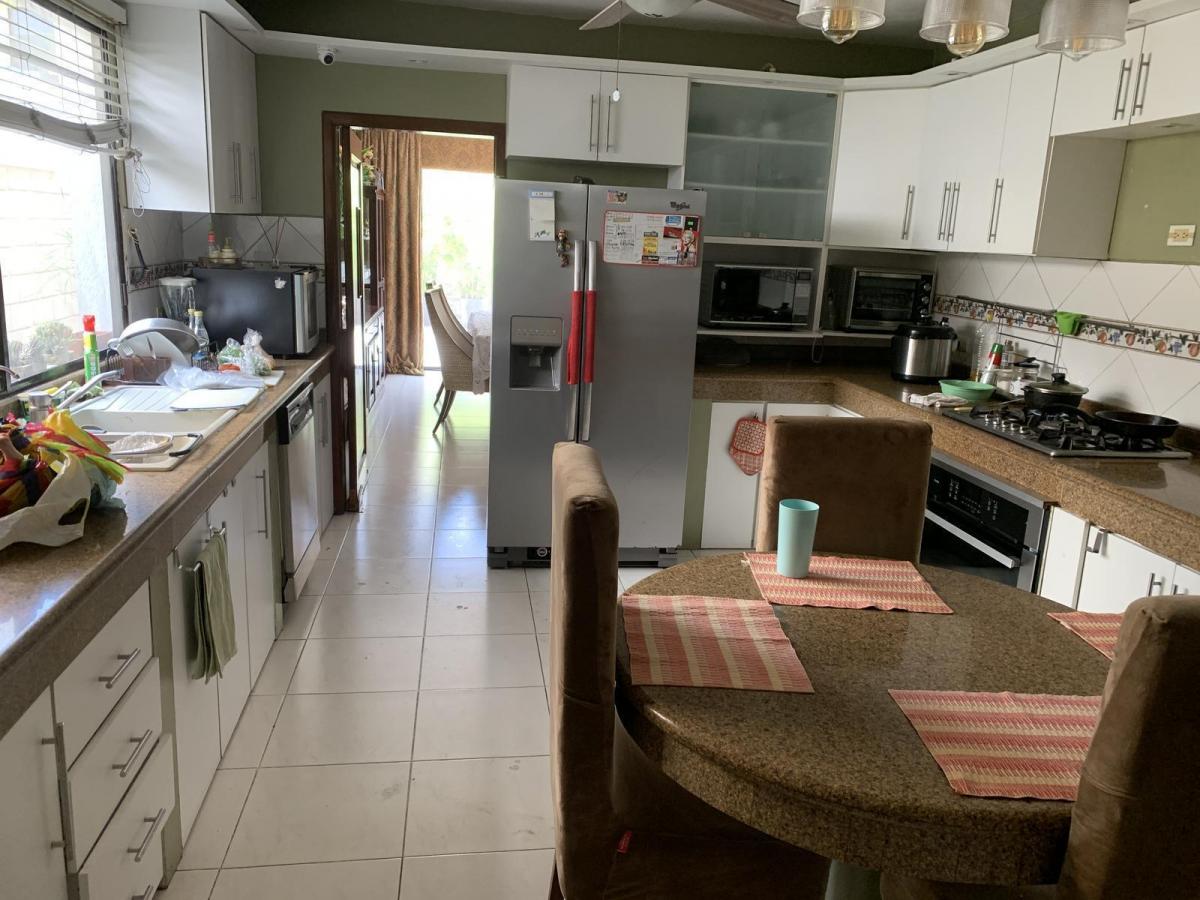 Casa con 4 Habitaciones y Piscina en Ceibos Norte en Venta, Guayas — imagen 3