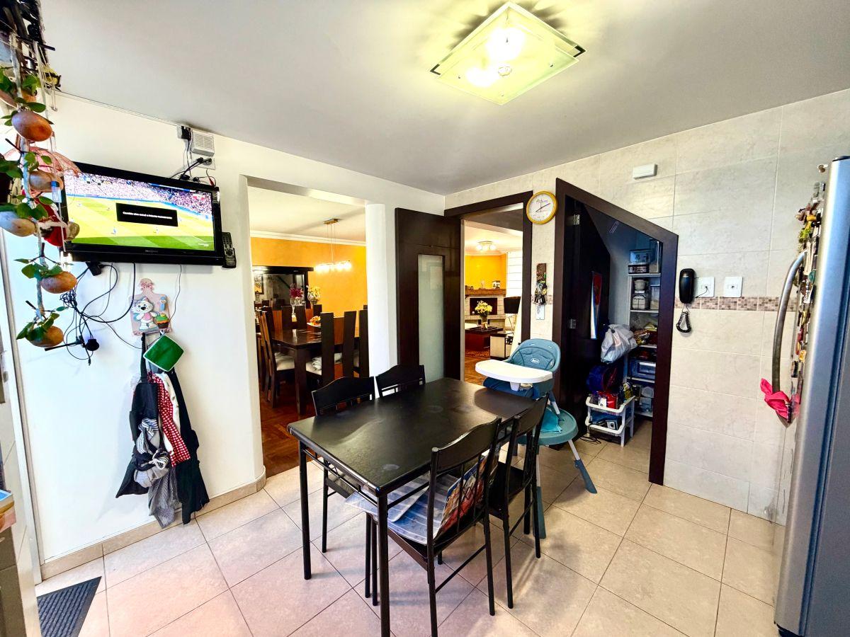 Santa Lucía Quito - Amplia Casa de Venta Dentro de Conjunto con Guardiania — imagen 7
