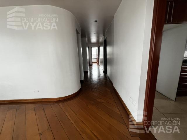 Telégrafo y Shyris, Amplio Departamento de Venta 140 m — imagen 5