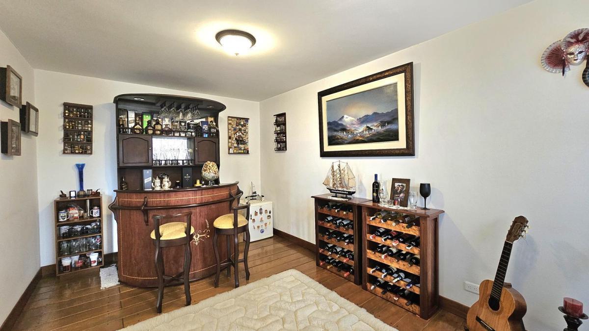 Venta Casa Amplia y Luminosa en La Unión Nacional, Cerca del Quito Tenis — imagen 7