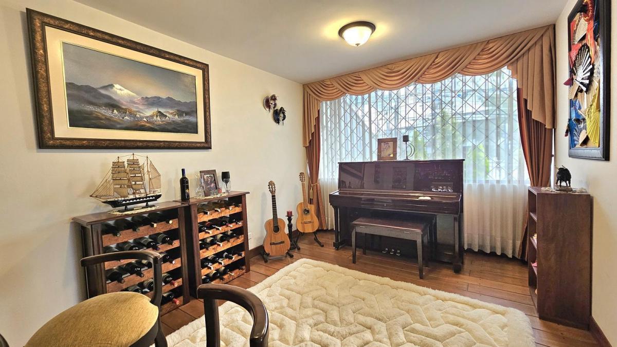 Venta Casa Amplia y Luminosa en La Unión Nacional, Cerca del Quito Tenis — imagen 6