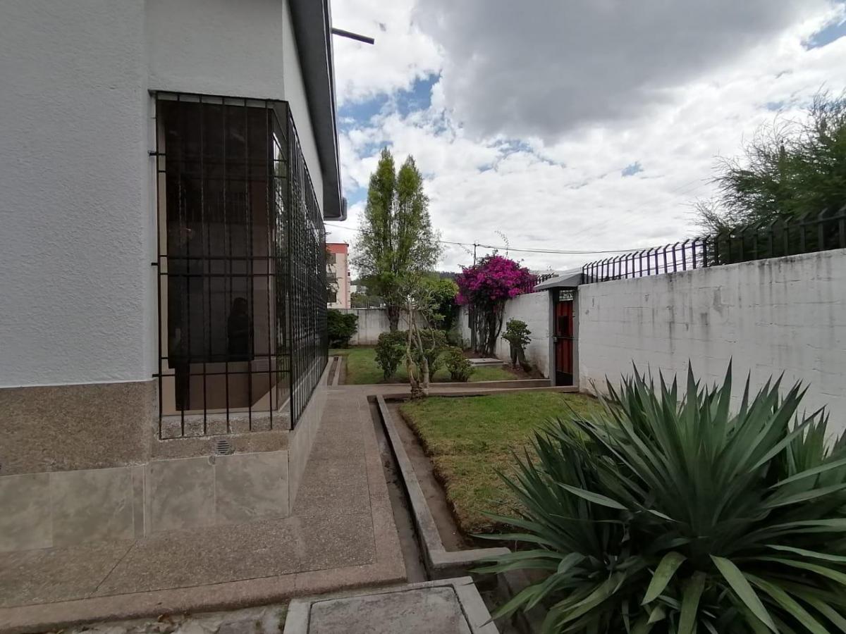 C/ Monteserrín, Casa de 226 m² en Venta, Independiente, Terreno de 800 m² — imagen 9