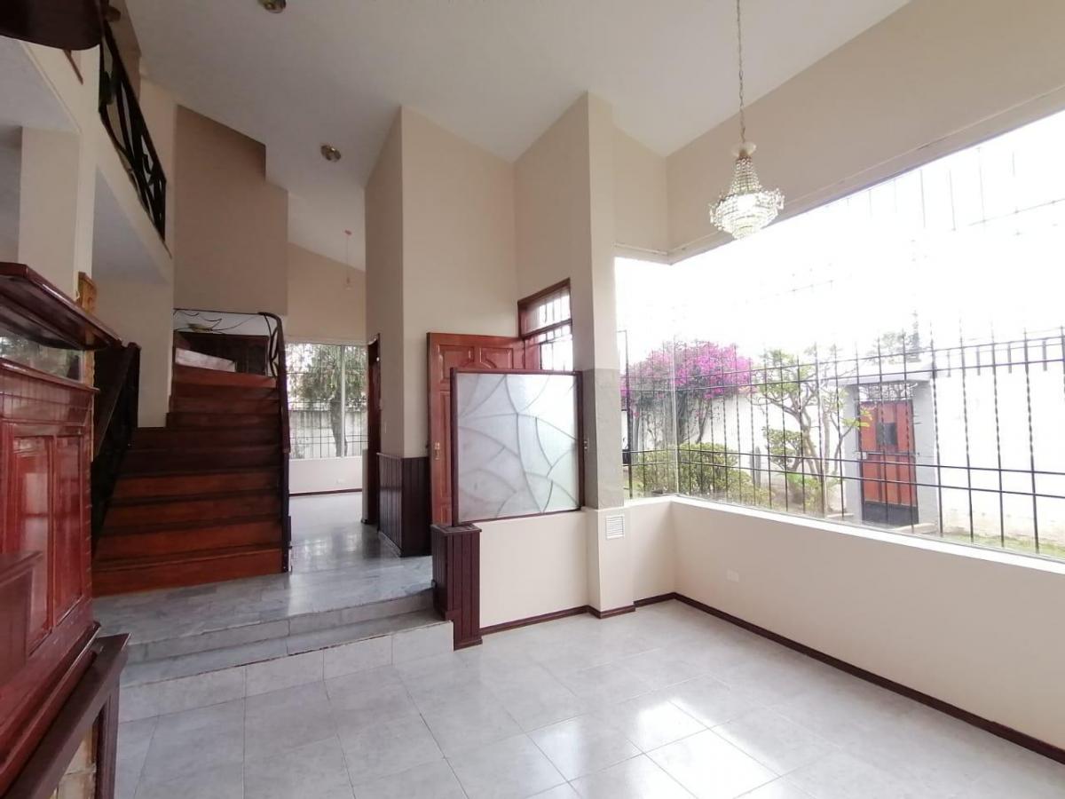 C/ Monteserrín, Casa de 226 m² en Venta, Independiente, Terreno de 800 m² — imagen 7