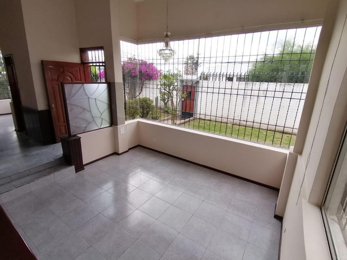 C/ Monteserrín, Casa de 226 m² en Venta, Independiente, Terreno de 800 m² — imagen 4