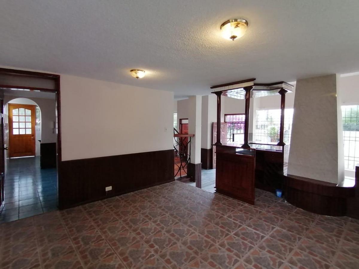 C/ Monteserrín, Casa de 226 m² en Venta, Independiente, Terreno de 800 m² — imagen 3