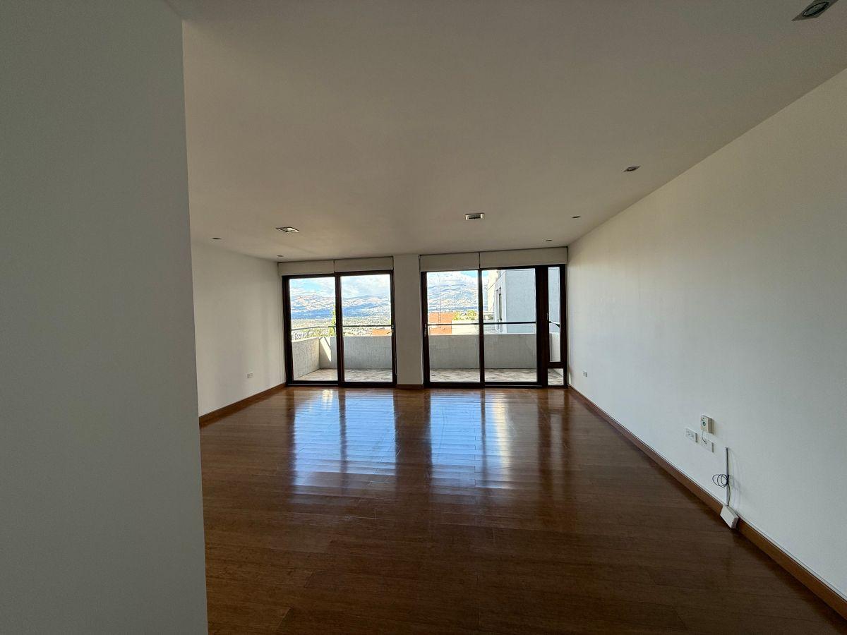 Vendo Excelente Departamento Cumbaya — imagen 10