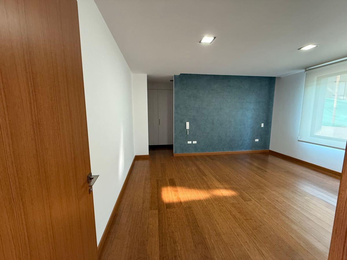 Vendo Excelente Departamento Cumbaya — imagen 4
