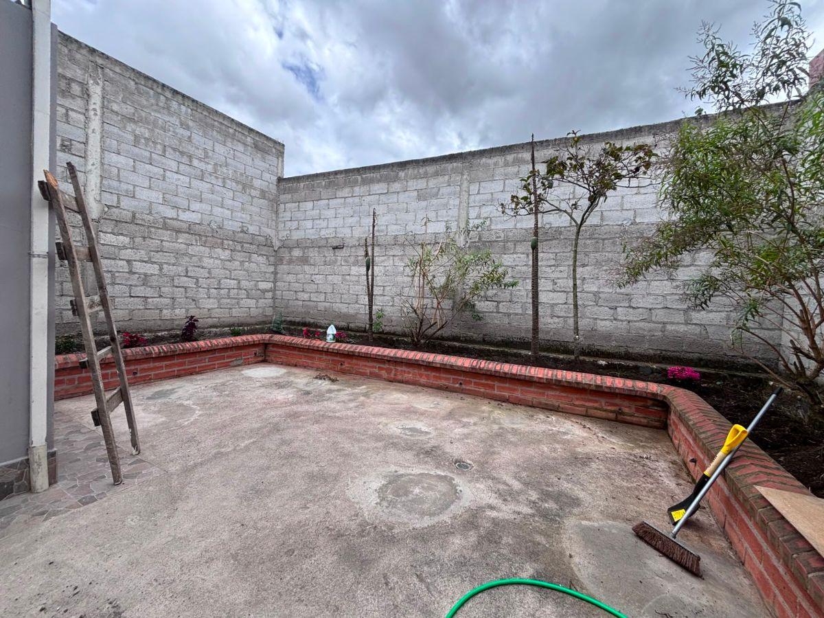 En Venta | Amplia Casa de 3 Pisos con Local Comercial y 6 Dorm., Azuay — imagen 8