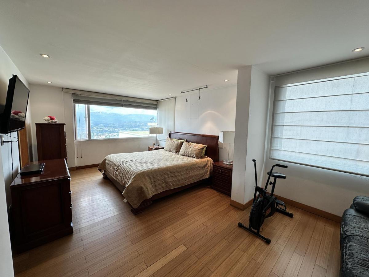 Departamento en Venta 3 Habitaciones Cumbaya Miravalle — imagen 3