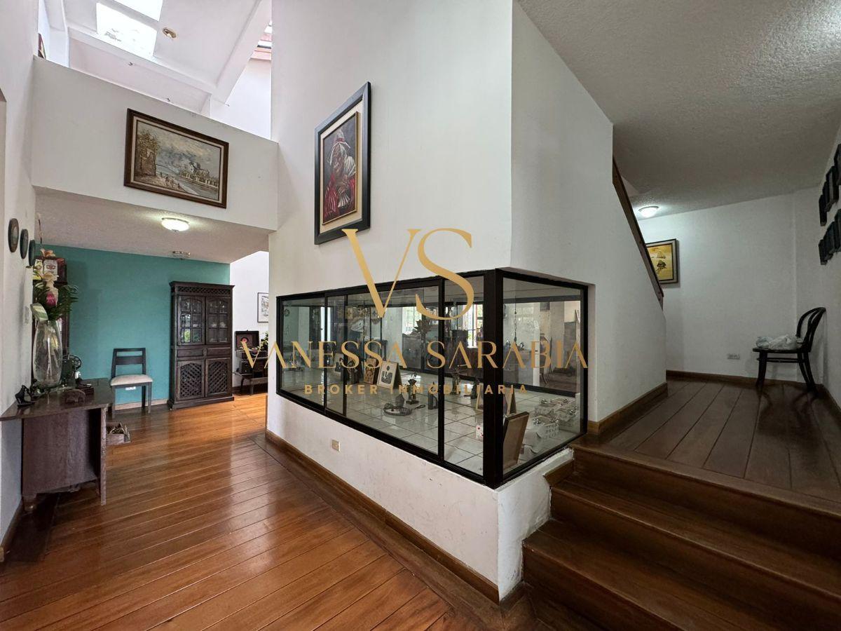 Casa con 5 Dorm. en Venta en Monteserrín Dentro de Urbanización — imagen 10