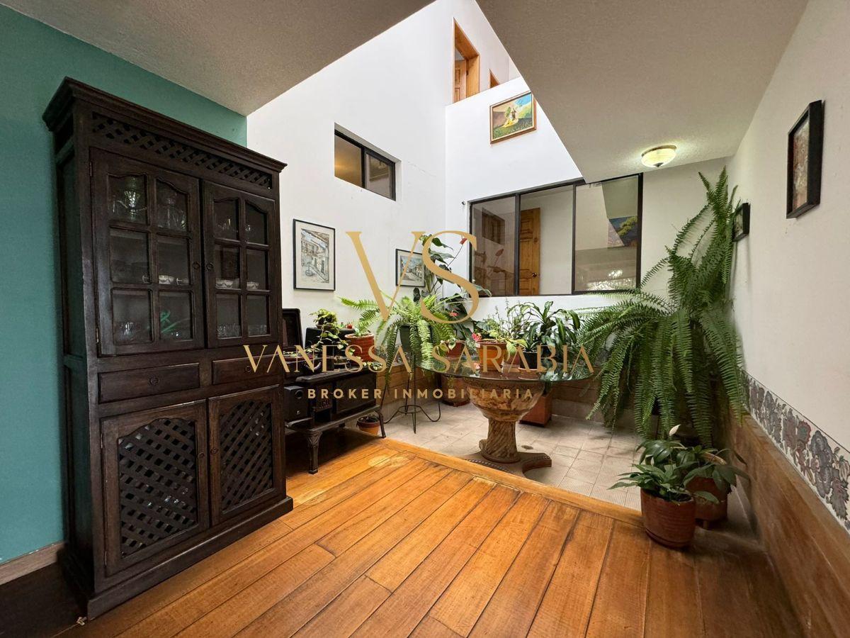 Casa con 5 Dorm. en Venta en Monteserrín Dentro de Urbanización — imagen 9