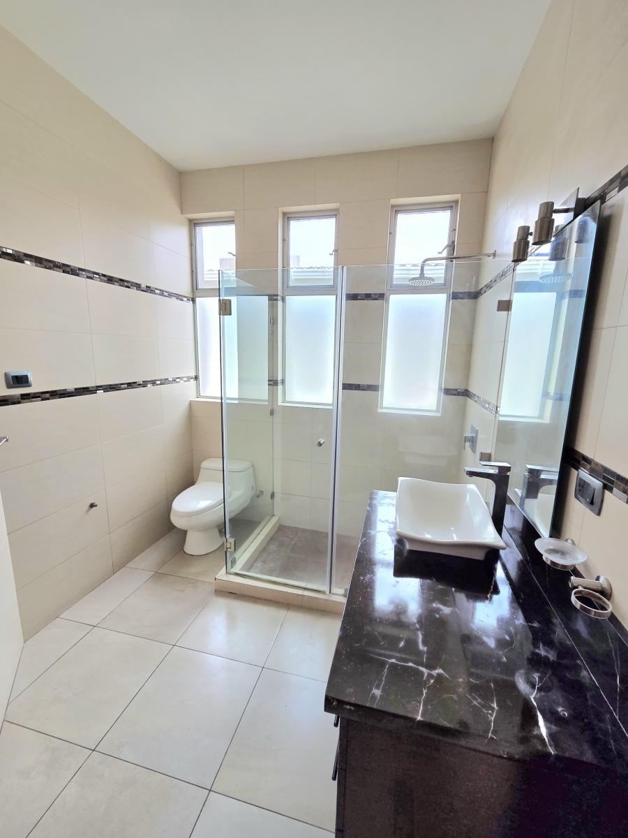 Villa en Estancias del Rio 363 m² de Terreno 241 m Dce Construccion,112 Patio, Guayas — imagen 9