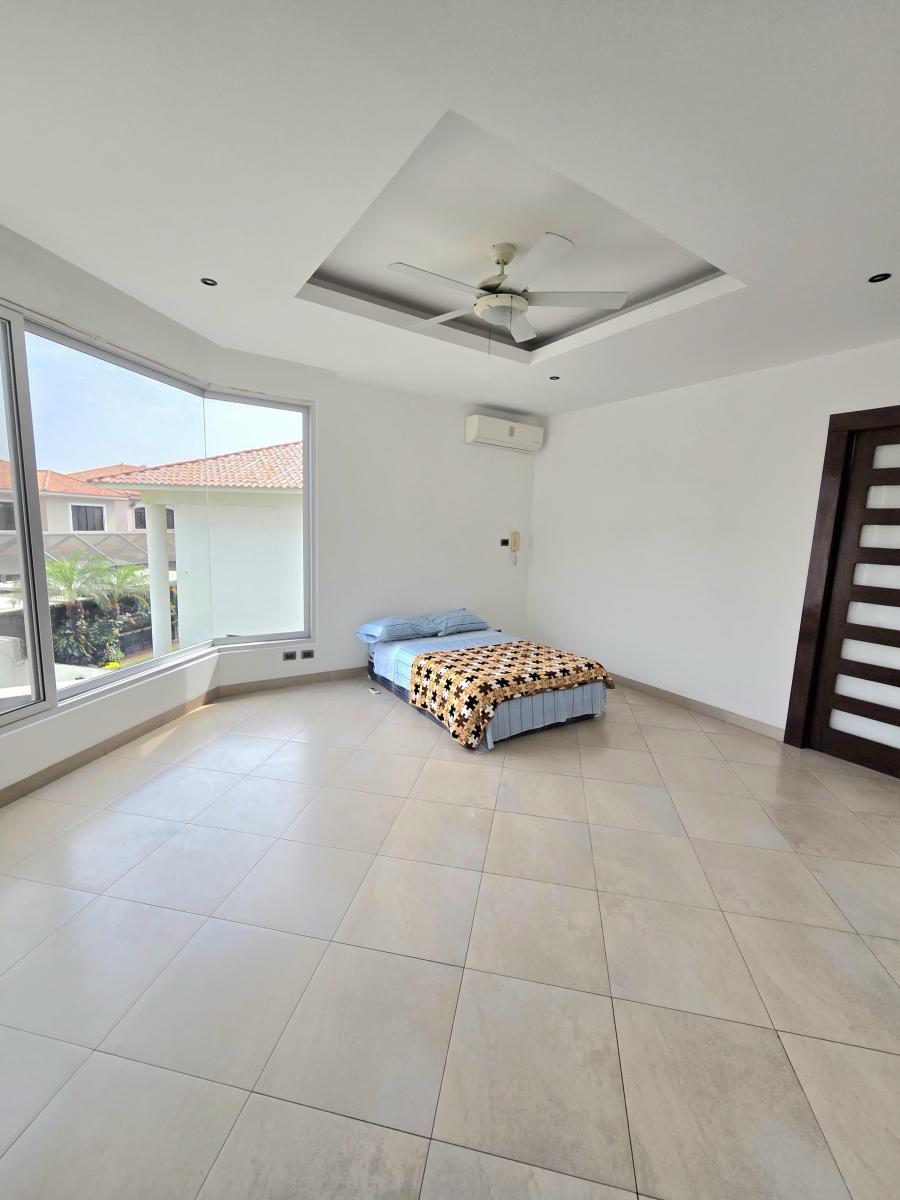 Villa en Estancias del Rio 363 m² de Terreno 241 m Dce Construccion,112 Patio, Guayas — imagen 8