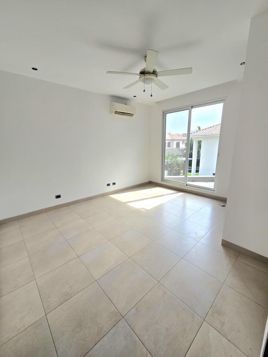 Villa en Estancias del Rio 363 m² de Terreno 241 m Dce Construccion,112 Patio, Guayas — imagen 5
