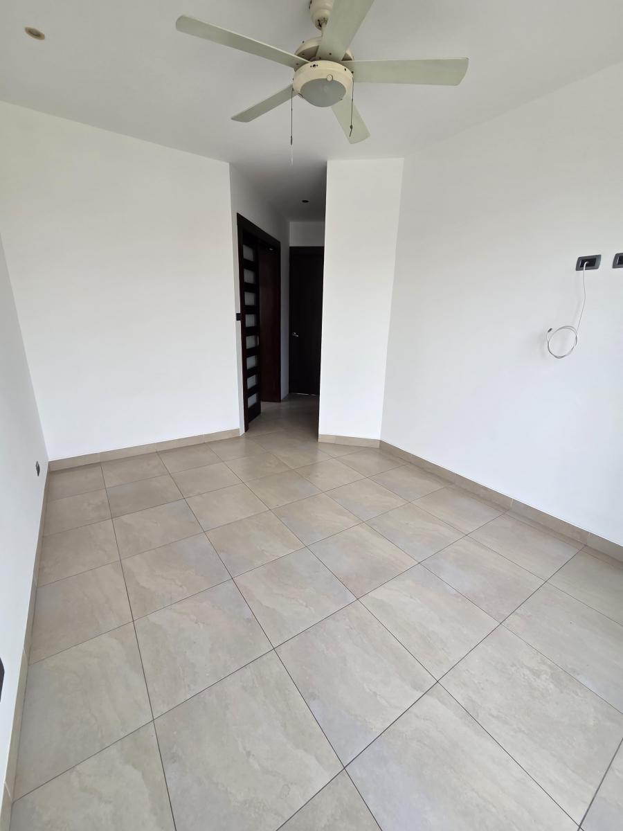 Villa en Estancias del Rio 363 m² de Terreno 241 m Dce Construccion,112 Patio, Guayas — imagen 4