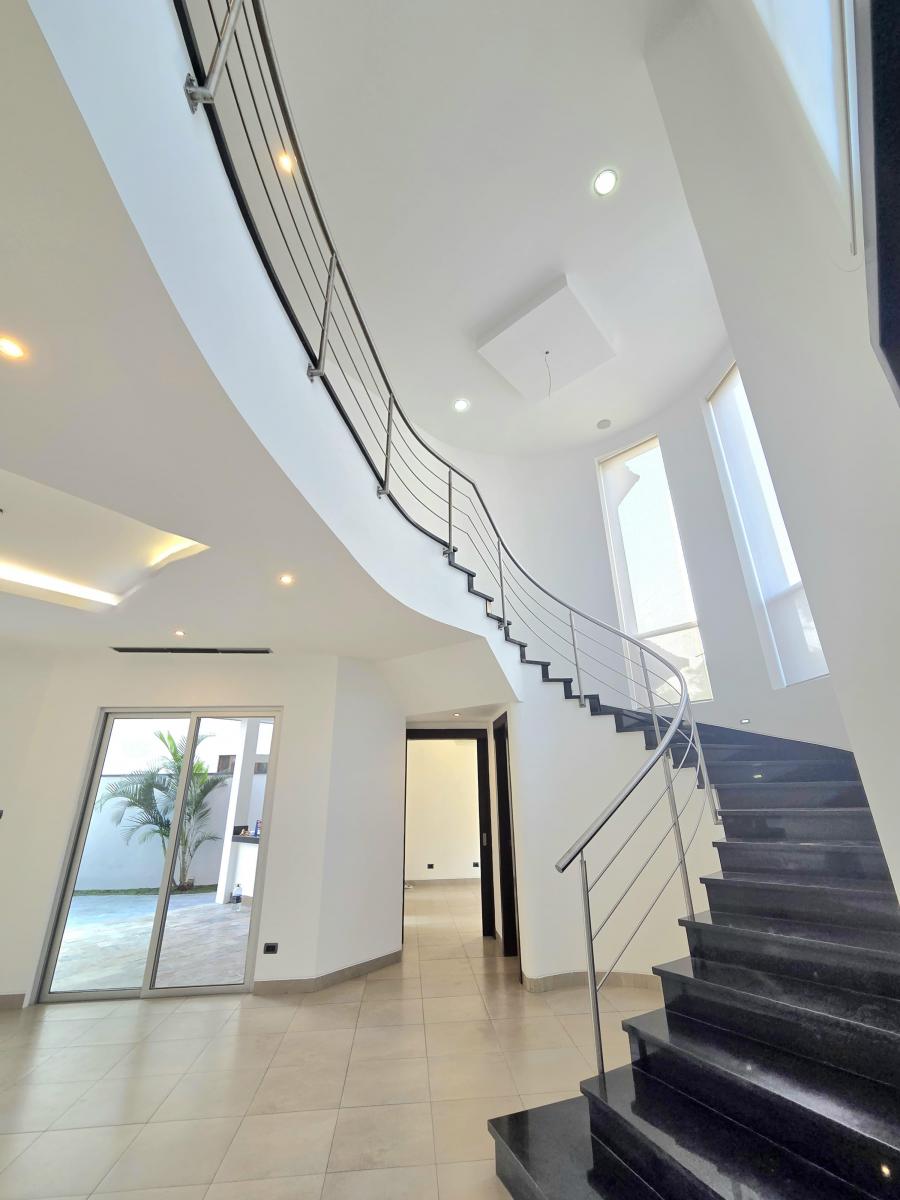 Villa en Estancias del Rio 363 m² de Terreno 241 m Dce Construccion,112 Patio, Guayas — imagen 3