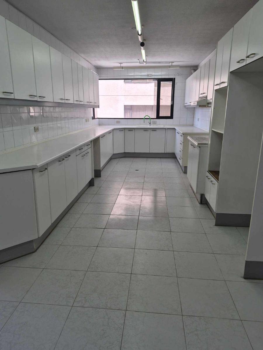 Departamento en Venta Cerca del C. Comercial, con Facilidades de Comunicacion, Sector El Bosque — imagen 6