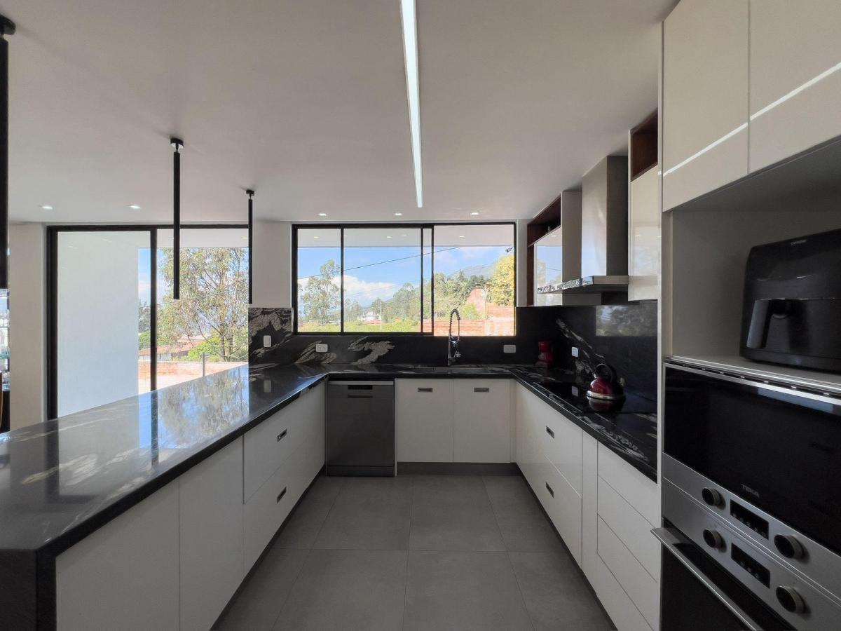 Luxury Penthouse With 189 m² Panoramic Terrace – San Juan, Cumbayá — imagen 3