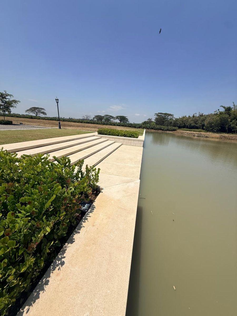 Terreno Esquinero Al Lago en Venta Urb. Parques de Batan, Guayas — imagen 9