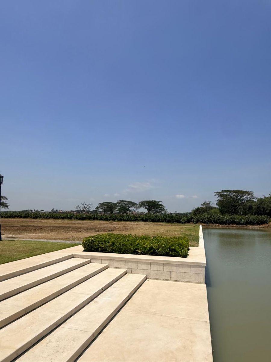 Terreno Esquinero Al Lago en Venta Urb. Parques de Batan, Guayas — imagen 8
