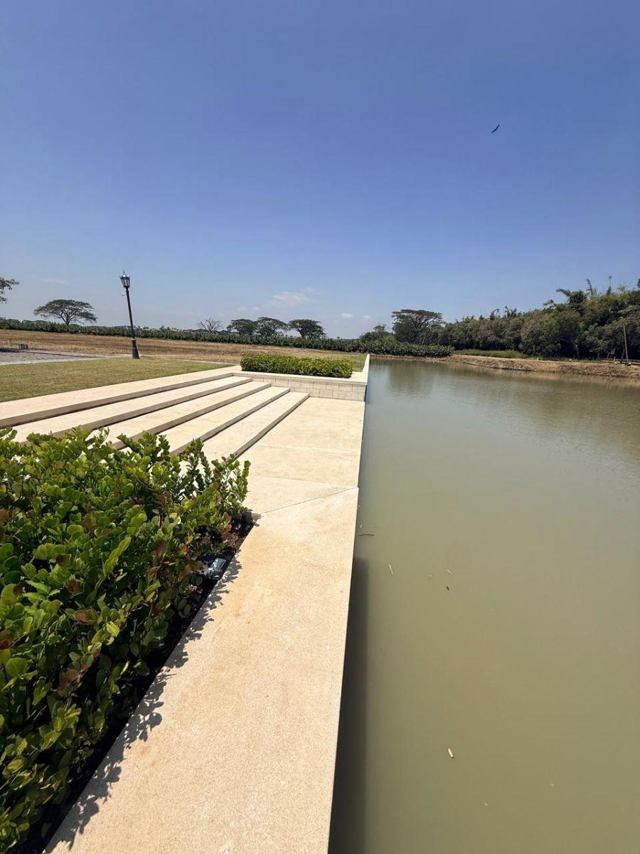 Terreno Esquinero Al Lago en Venta Urb. Parques de Batan, Guayas — imagen 7