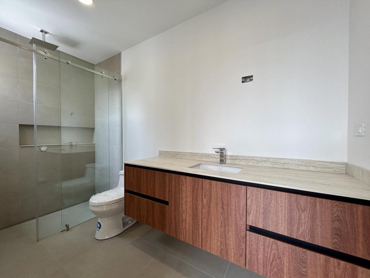 Casa en Venta La Primavera Cumbayá | Funcional, Jardín y Subsuelo | Opción Máster en Pb — imagen 5