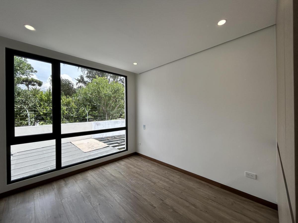 Casa en Venta La Primavera Cumbayá | Funcional, Jardín y Subsuelo | Opción Máster en Pb — imagen 3