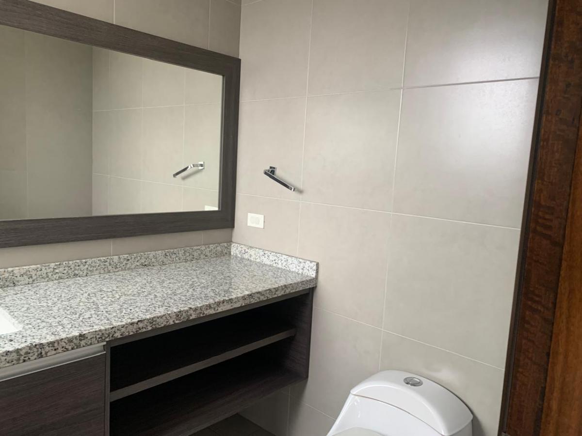 Vendo Departamento en Cumbaya 107,m² Balcón 7 m² 2 Dorm. $190.000 — imagen 5