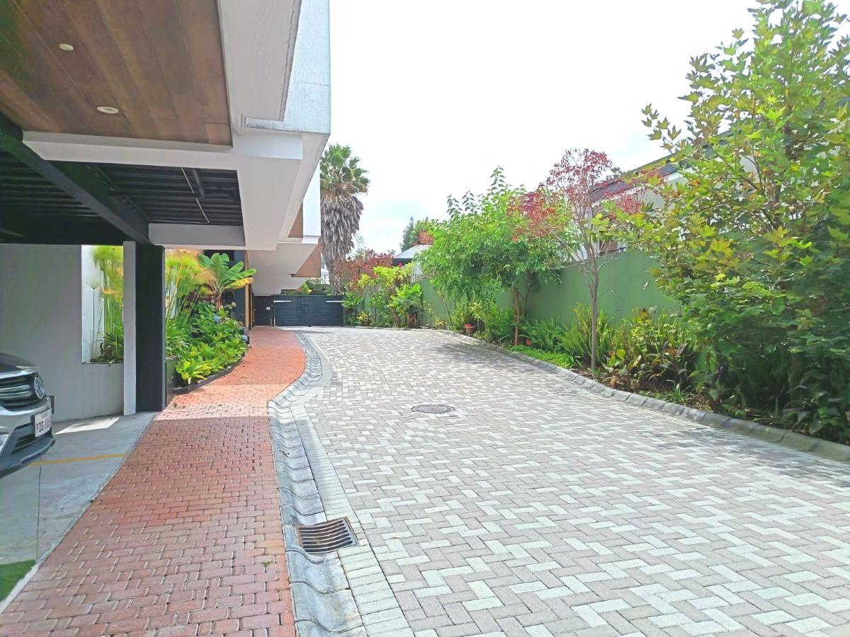 Venta Departamento con Terraza por Estrenar, con 2 Dorm. en San Juan de Cumbayá — imagen 9
