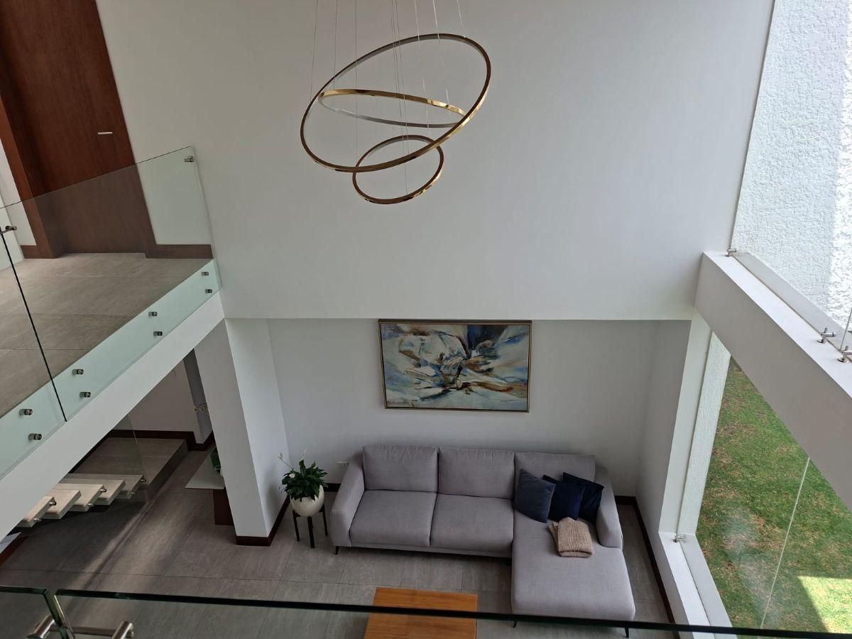 Amplia, Luminosa y Moderna Casa con 3 Dorm. en Venta en El Nuevo Cumbayá — imagen 9
