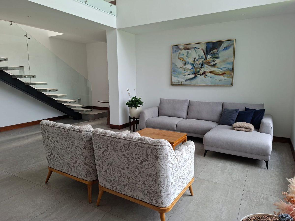Amplia, Luminosa y Moderna Casa con 3 Dorm. en Venta en El Nuevo Cumbayá — imagen 8