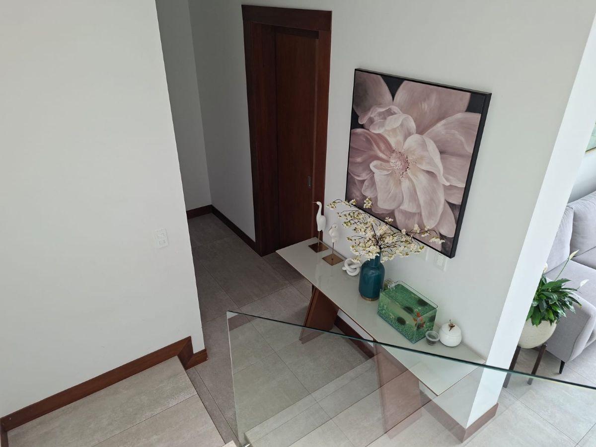 Amplia, Luminosa y Moderna Casa con 3 Dorm. en Venta en El Nuevo Cumbayá — imagen 7