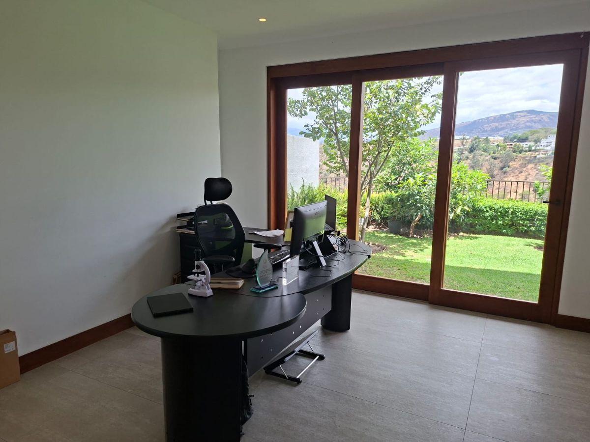 Amplia, Luminosa y Moderna Casa con 3 Dorm. en Venta en El Nuevo Cumbayá — imagen 5