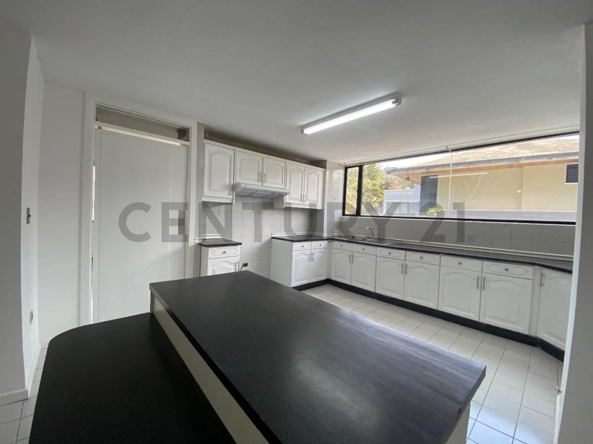 Venta Oportunidad Amplio Departamento con Terraza Propia Urb. El Condado — imagen 9