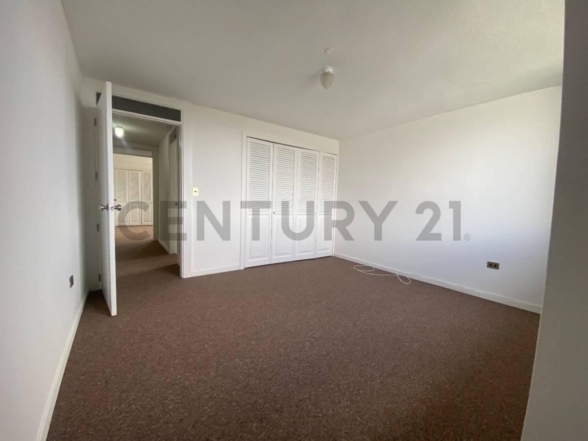 Venta Oportunidad Amplio Departamento con Terraza Propia Urb. El Condado — imagen 7