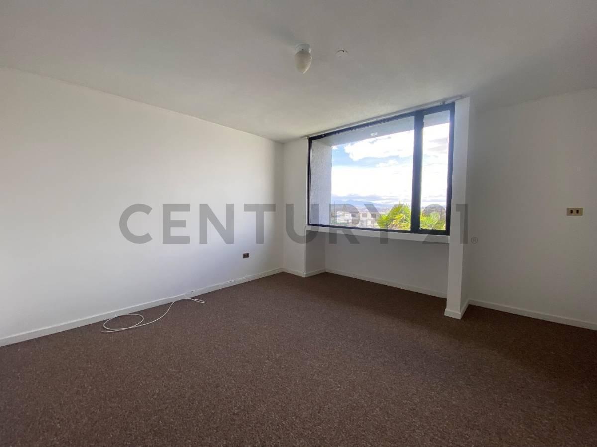 Venta Oportunidad Amplio Departamento con Terraza Propia Urb. El Condado — imagen 5