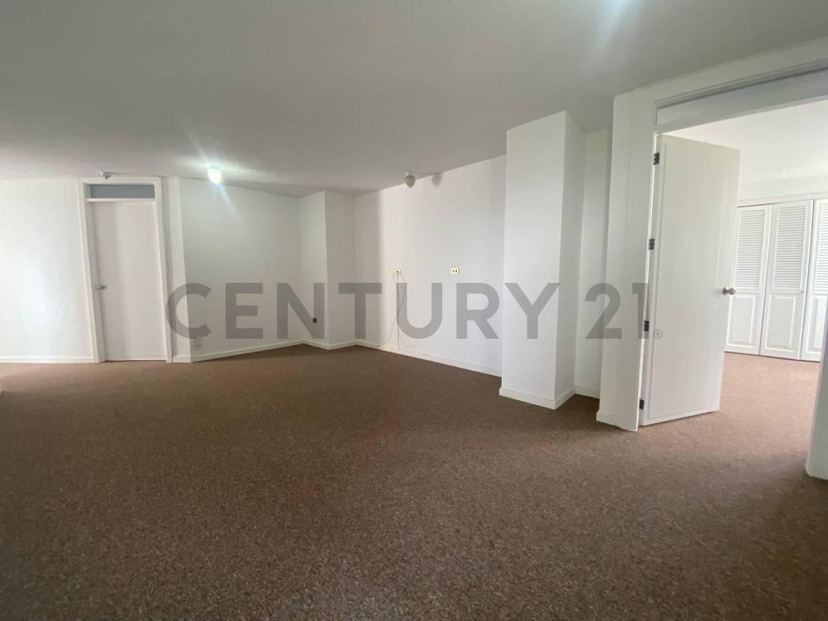 Venta Oportunidad Amplio Departamento con Terraza Propia Urb. El Condado — imagen 3