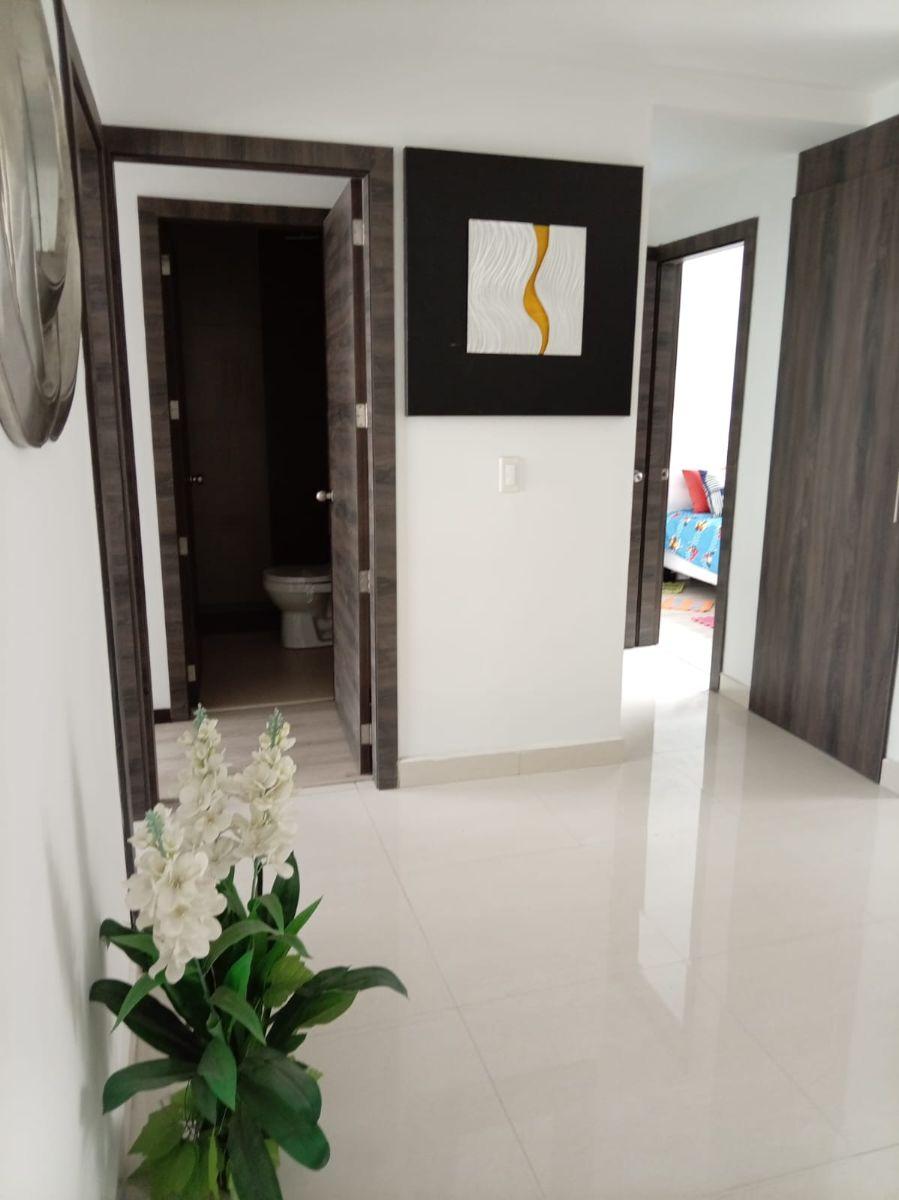 Departamento con Balcon 2 Dorm., 2 Parqueaderos en Venta Sector El Condado — imagen 7