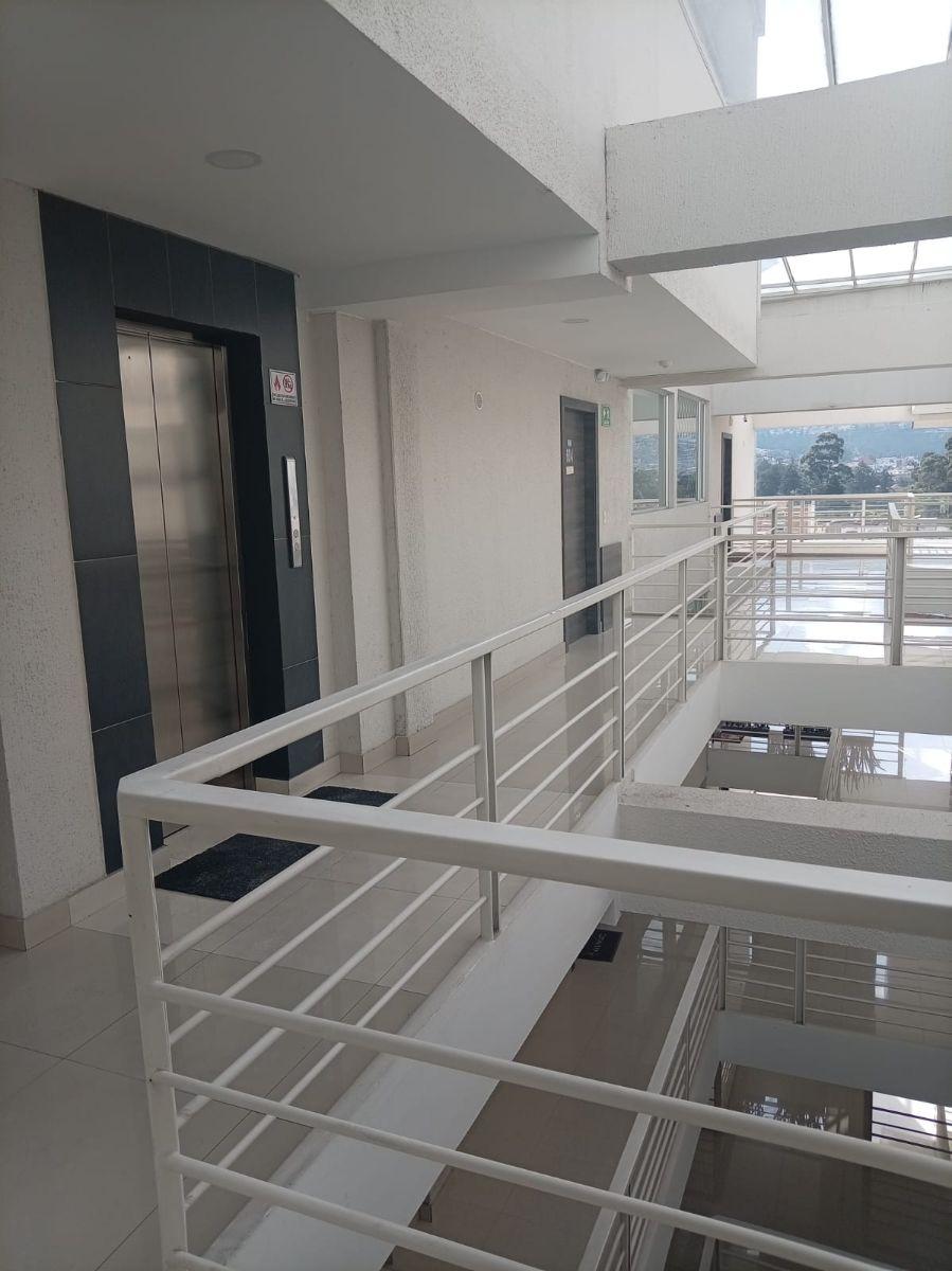 Departamento con Balcon 2 Dorm., 2 Parqueaderos en Venta Sector El Condado — imagen 6
