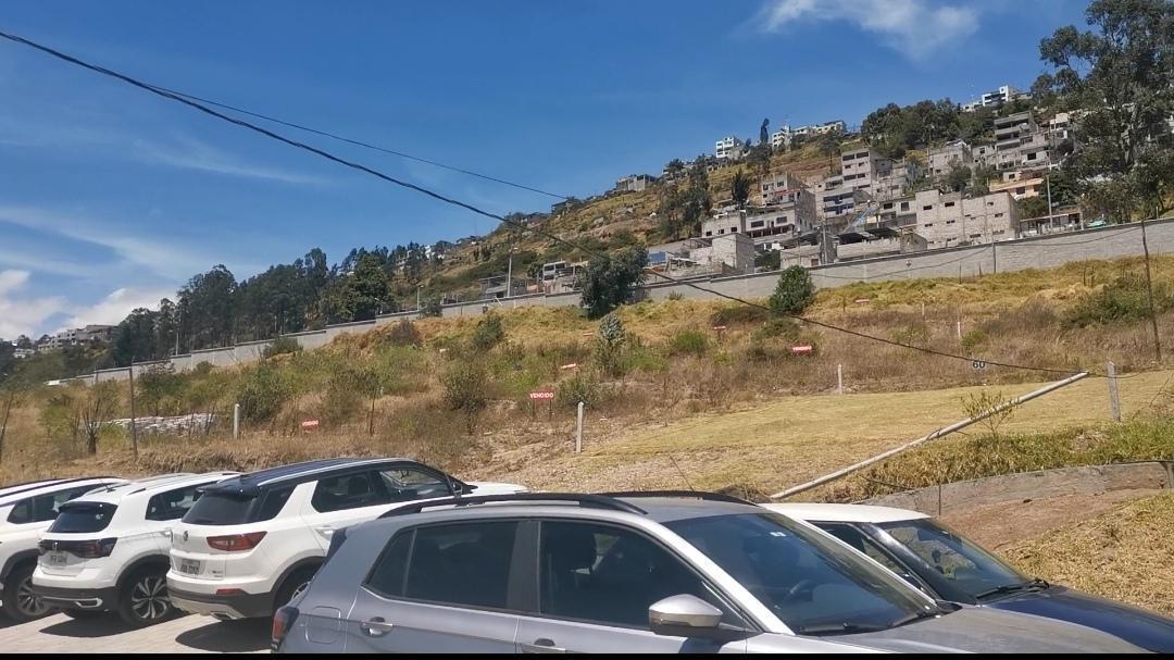 Terreno de 200 m en Urbanizacion Cerrada en Llano Chico Alto — imagen 5