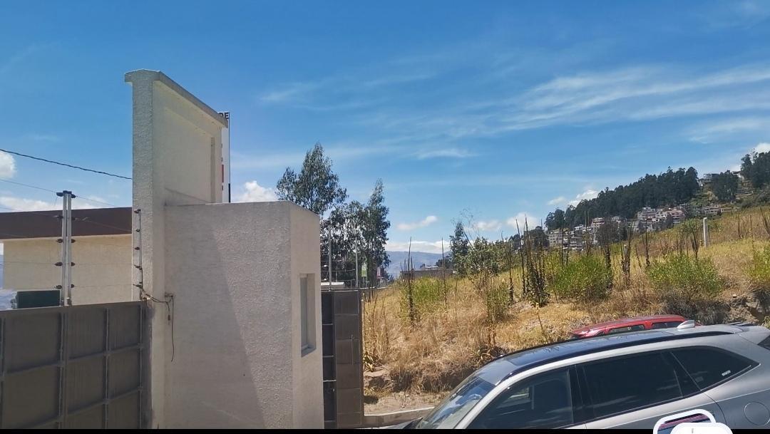 Terreno de 200 m en Urbanizacion Cerrada en Llano Chico Alto — imagen 4