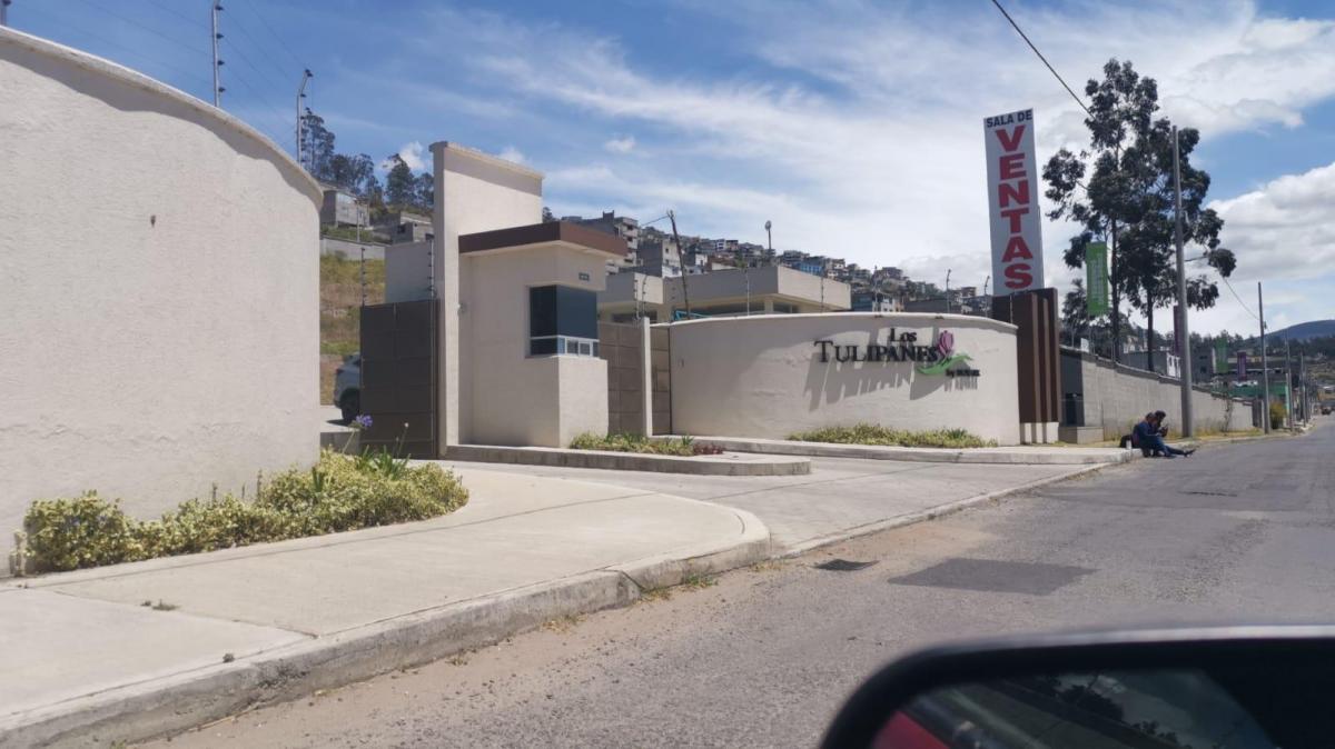 Terreno de 200 m en Urbanizacion Cerrada en Llano Chico Alto — imagen 3