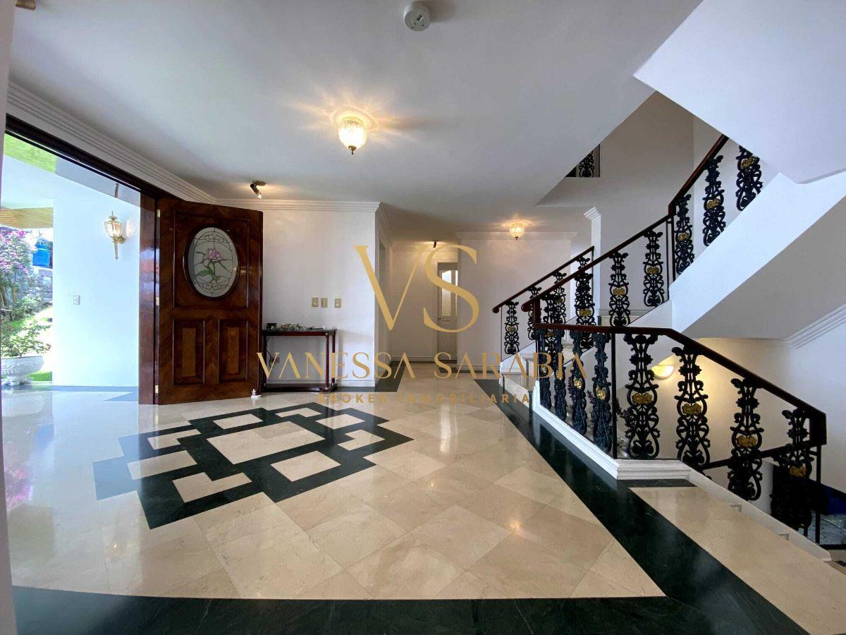 Casa con Piscina 4 Dorm. en Venta en Campo Alegre — imagen 10