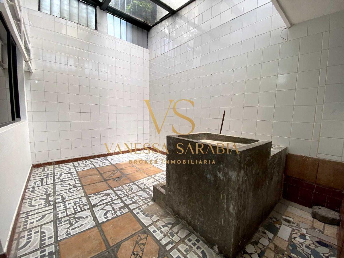 Casa con Piscina 4 Dorm. en Venta en Campo Alegre — imagen 3