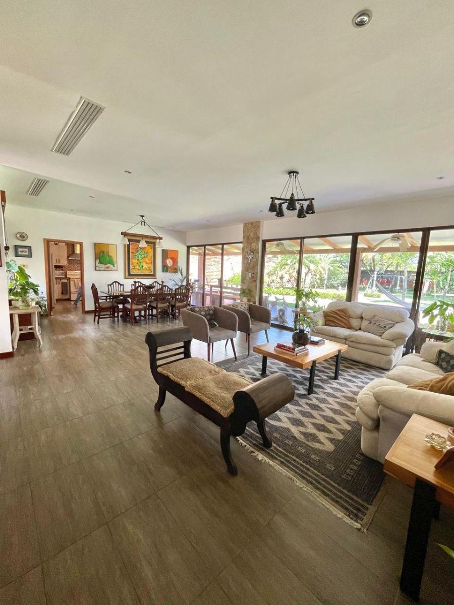 Hermosa y Amplia Casa de Una Planta con Suite Independiente, Guayas — imagen 3