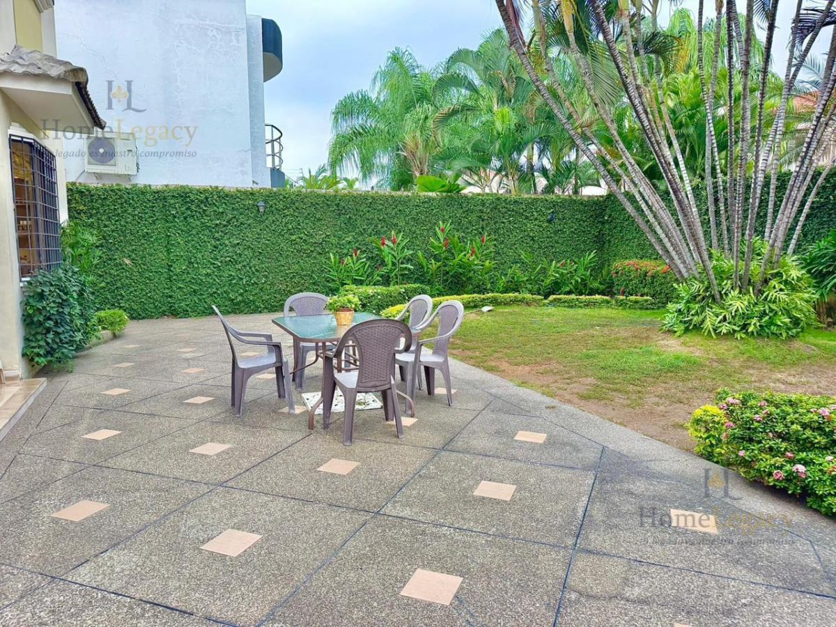 Venta de Casa Esquinera con Vista Al Parque, 4 Dorm. y Patio Am, Guayas — imagen 7
