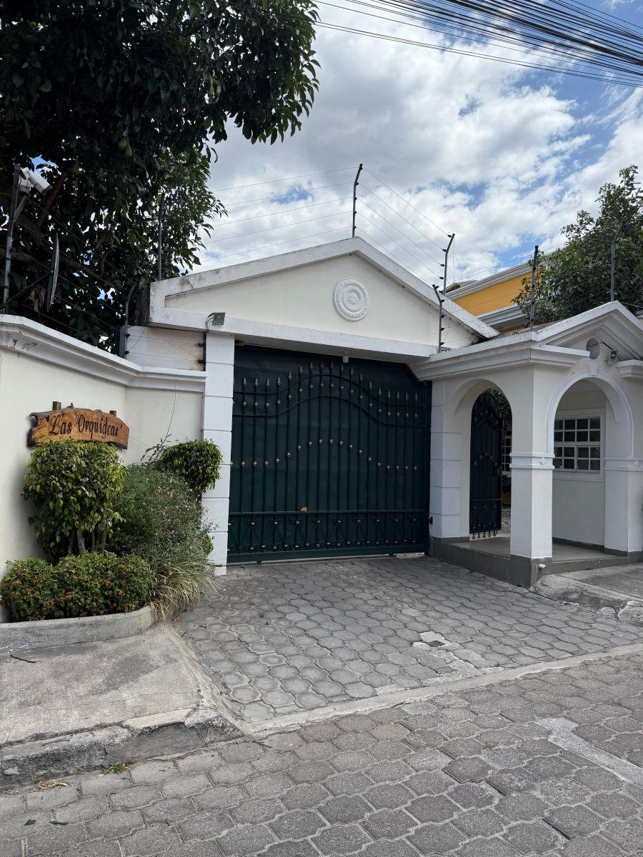 Rento o Vendo Linda Casa en Conjunto Lleno de Áreas Verde Sector Ventura Mall — imagen 9