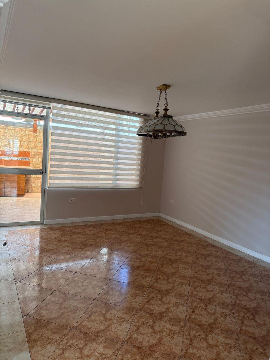 Rento o Vendo Linda Casa en Conjunto Lleno de Áreas Verde Sector Ventura Mall — imagen 4