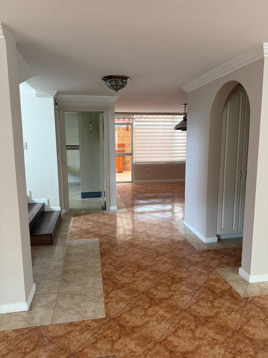 Rento o Vendo Linda Casa en Conjunto Lleno de Áreas Verde Sector Ventura Mall — imagen 3