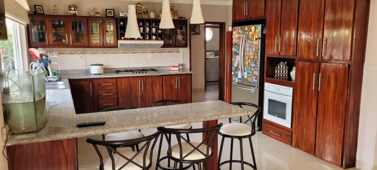 Hermosa y Amplia Casa en Venta Dentro de Urb. Residencial — imagen 6